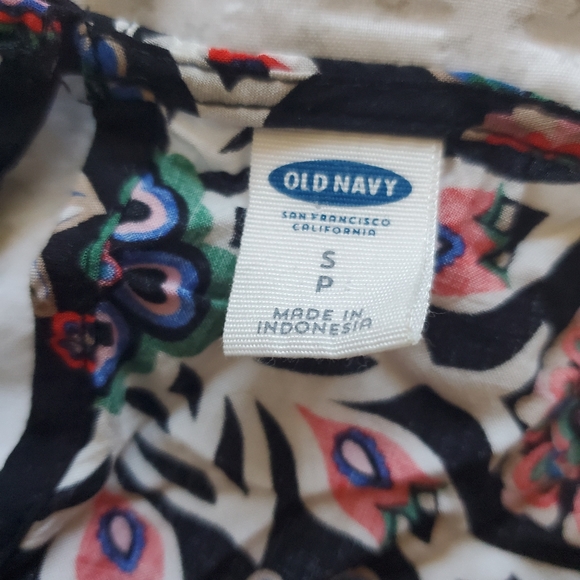 Patterned top - Picture 3 of 3